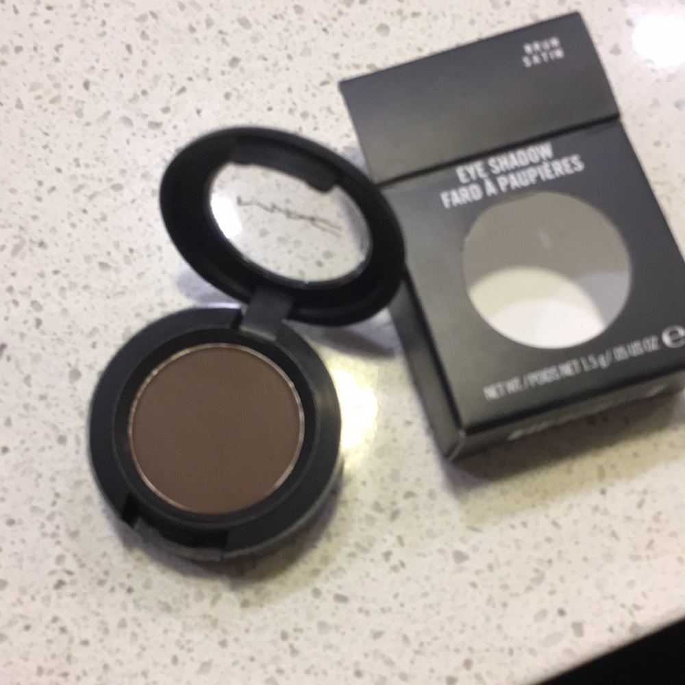 MAC EYESHADOW BRAND NEW NEVER USED
